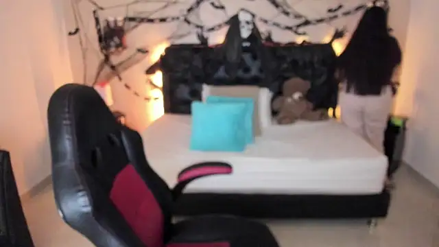 LolaVillalobos online show from 10.19.25