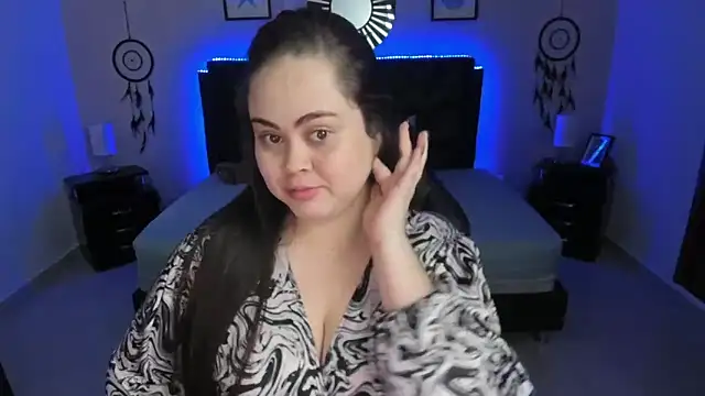 LolaVillalobos online show from 11.17.25