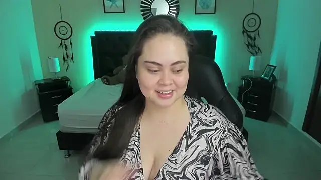 LolaVillalobos online show from 11.23.25