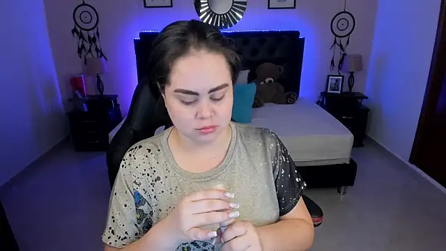 LolaVillalobos online show from 04.17.26