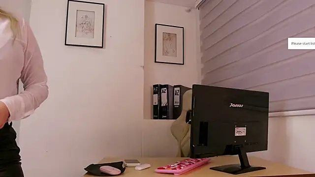 Snapshot of XXMILE chatting on 11.09.25 XXMILE online show from 11.09.25