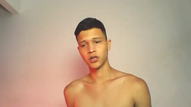 Snapshot of Twinkcock22 chatting on 09.11.25 Twinkcock22 online show from 09.11.25