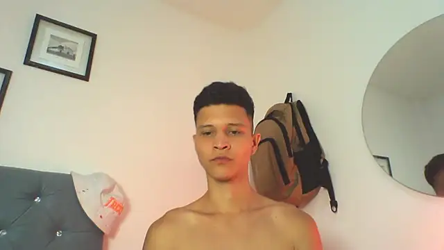 Snapshot of Twinkcock22 chatting on 09.19.25 Twinkcock22 online show from 09.19.25