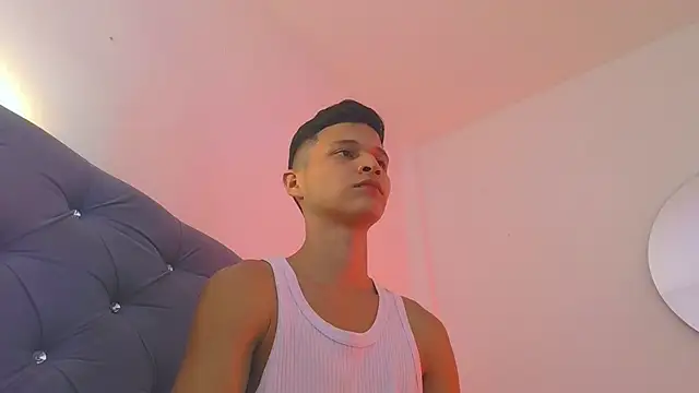 Snapshot of Twinkcock22 chatting on 10.06.25 Twinkcock22 online show from 10.06.25