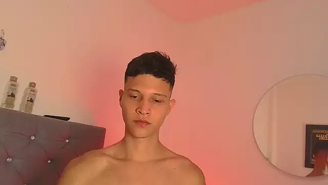 Snapshot of Twinkcock22 chatting on 10.14.25 Twinkcock22 online show from 10.14.25