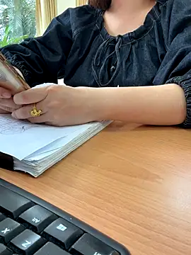 Snapshot of PhuongNhi21 chatting on 09.13.25 PhuongNhi21 online show from 09.13.25