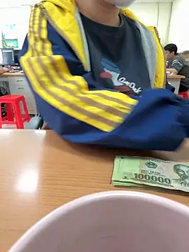 Snapshot of PhuongNhi21 chatting on 10.04.25 PhuongNhi21 online show from 10.04.25