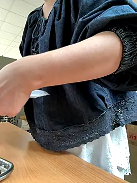 Snapshot of PhuongNhi21 chatting on 10.14.25 PhuongNhi21 online show from 10.14.25