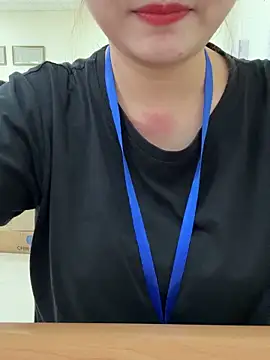 Snapshot of PhuongNhi21 chatting on 10.16.25 PhuongNhi21 online show from 10.16.25