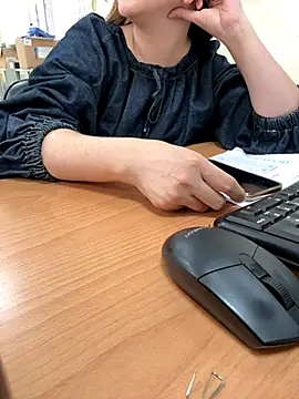 Snapshot of PhuongNhi21 chatting on 10.30.25 PhuongNhi21 online show from 10.30.25