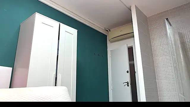 Snapshot of Valeriathonson chatting on 11.10.25 Valeriathonson online show from 11.10.25