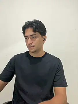 Snapshot of Tavinho067 chatting on 07.25.26 Tavinho067 online show from 07.25.26