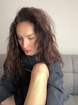 Snapshot of goodgirldevil chatting on 11.13.25 goodgirldevil online show from 11.13.25