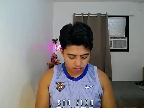 Hugecock2hundle intown online show from 11.24.25