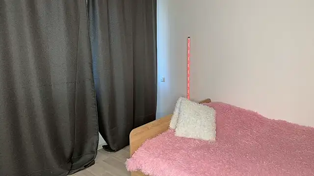 Snapshot of Rebel_Angel_ chatting on 09.24.25 Rebel Angel online show from 09.24.25