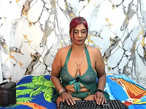 Snapshot of indianerotica69 chatting on 09.21.25 indianerotica69 online show from 09.21.25