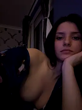 Snapshot of Naughty_CrystalXX chatting on 09.17.25 Naughty CrystalXX online show from 09.17.25