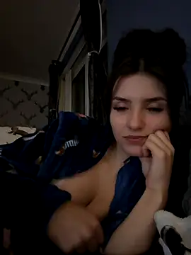 Snapshot of Naughty_CrystalXX chatting on 10.09.25 Naughty CrystalXX online show from 10.09.25