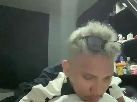 Snapshot of _dantegulapa chatting on 11.15.25 dantegulapa online show from 11.15.25