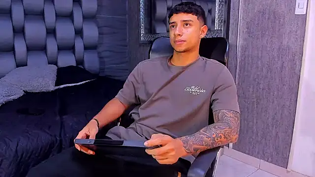 Snapshot of jaze_bradley chatting on 09.18.25 jaze bradley online show from 09.18.25