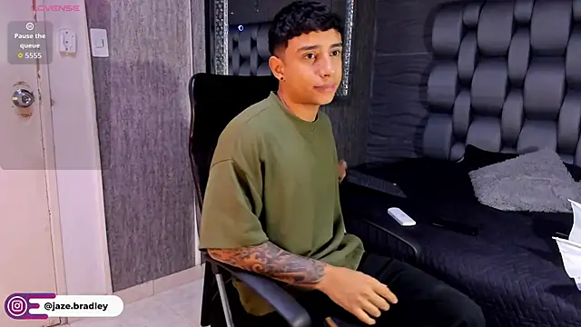 Snapshot of jaze_bradley chatting on 09.20.25 jaze bradley online show from 09.20.25