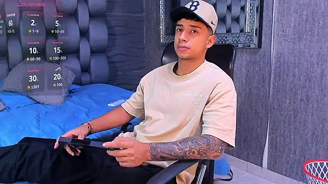 Snapshot of jaze_bradley chatting on 10.01.25 jaze bradley online show from 10.01.25