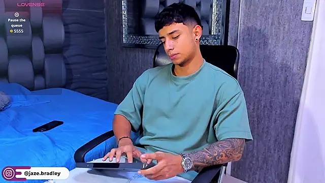 Snapshot of jaze_bradley chatting on 10.03.25 jaze bradley online show from 10.03.25