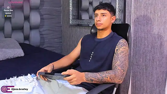 Snapshot of jaze_bradley chatting on 10.08.25 jaze bradley online show from 10.08.25