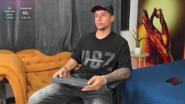 Snapshot of jaze_bradley chatting on 10.10.25 jaze bradley online show from 10.10.25