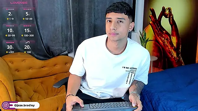 Snapshot of jaze_bradley chatting on 10.14.25 jaze bradley online show from 10.14.25