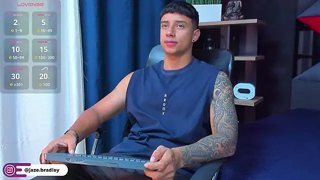 Snapshot of jaze_bradley chatting on 10.29.25 jaze bradley online show from 10.29.25