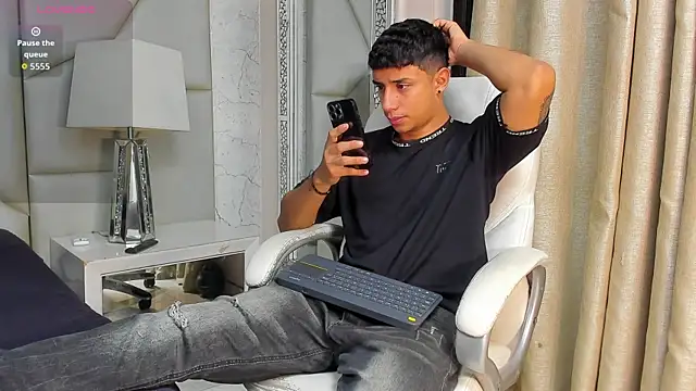 Snapshot of jaze_bradley chatting on 11.04.25 jaze bradley online show from 11.04.25