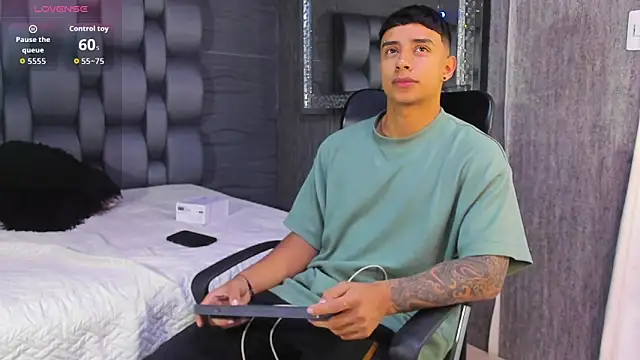 Snapshot of jaze_bradley chatting on 11.11.25 jaze bradley online show from 11.11.25