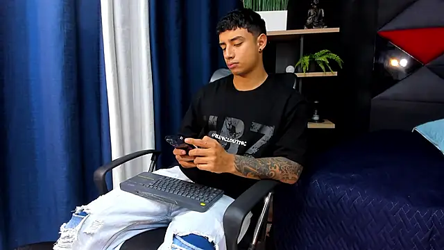 Snapshot of jaze_bradley chatting on 11.19.25 jaze bradley online show from 11.19.25