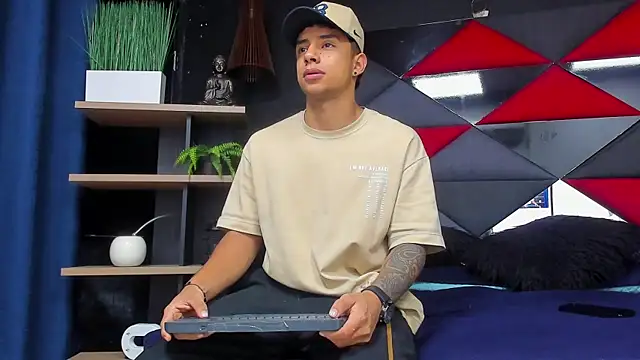 Snapshot of jaze_bradley chatting on 11.24.25 jaze bradley online show from 11.24.25