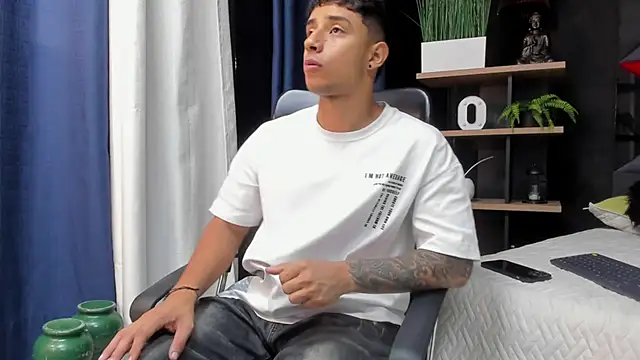 Snapshot of jaze_bradley chatting on 12.01.25 jaze bradley online show from 12.01.25