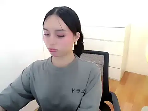 holly tabby online show from 09.09.25