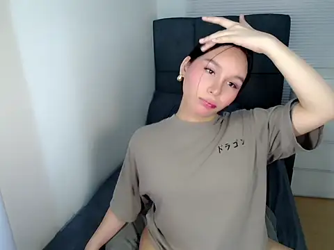 holly tabby online show from 12.21.25