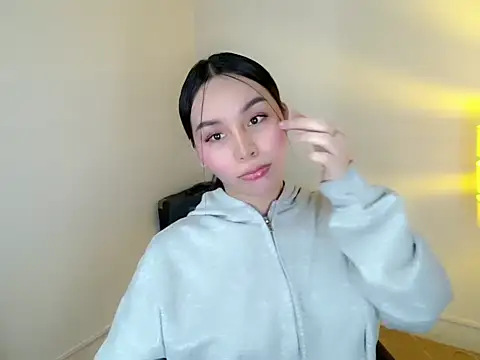 holly tabby online show from 05.22.26