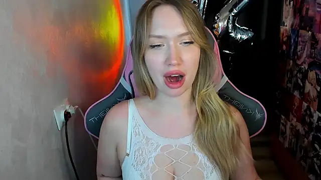 NicoleRiccii online show from 04.17.26