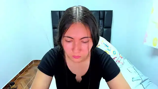 Snapshot of Thompson_Ema chatting on 09.24.25 Thompson Ema online show from 09.24.25