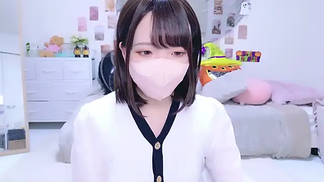 Snapshot of Anzu_xx chatting on 10.27.25 Anzu xx online show from 10.27.25