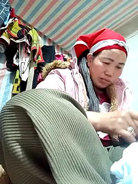 Snapshot of jienrrr chatting on 12.05.25 jienrrr online show from 12.05.25