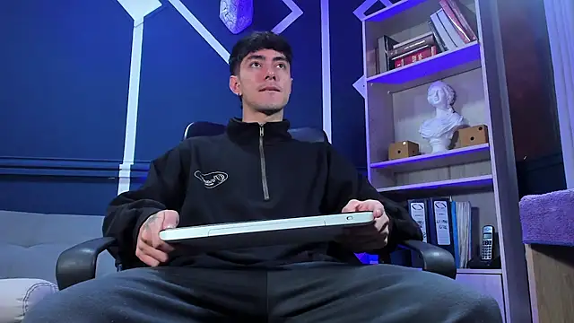 etham wolf  online show from 09.29.25