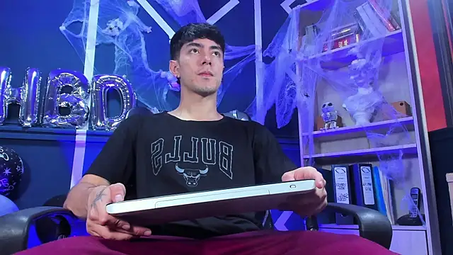 etham wolf  online show from 10.27.25