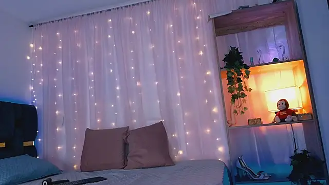 anitaglow online show from 10.15.25