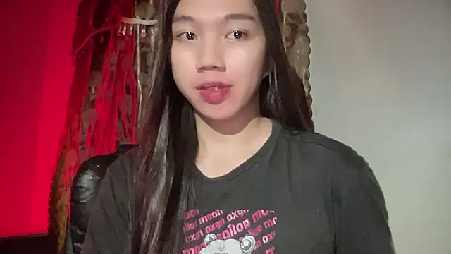 Snapshot of kat_mire chatting on 09.10.25 kat mire online show from 09.10.25