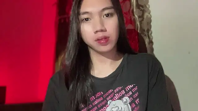 Snapshot of kat_mire chatting on 10.13.25 kat mire online show from 10.13.25