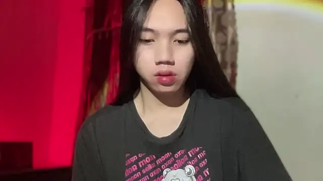 Snapshot of kat_mire chatting on 11.12.25 kat mire online show from 11.12.25