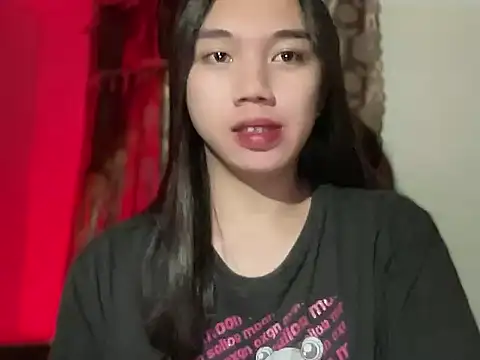 Snapshot of kat_mire chatting on 11.25.25 kat mire online show from 11.25.25